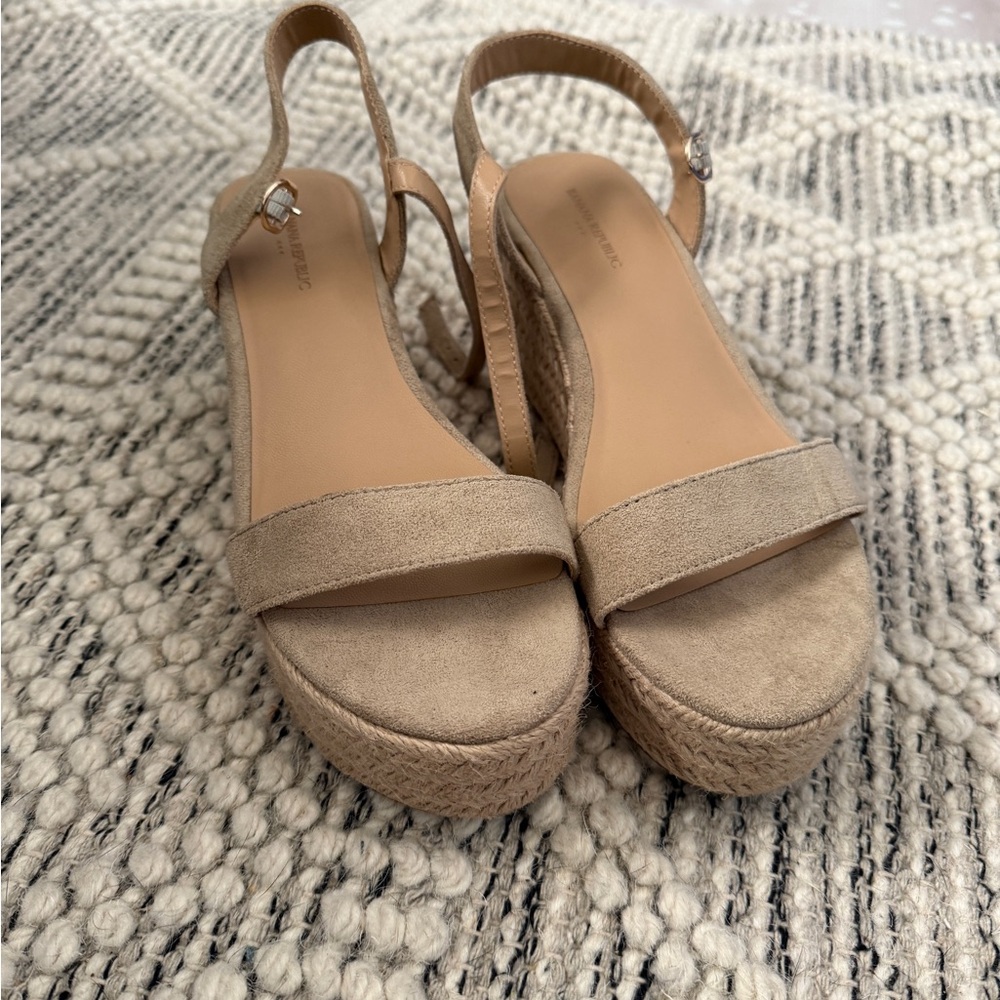 Banana Republic Beige platform Sandals